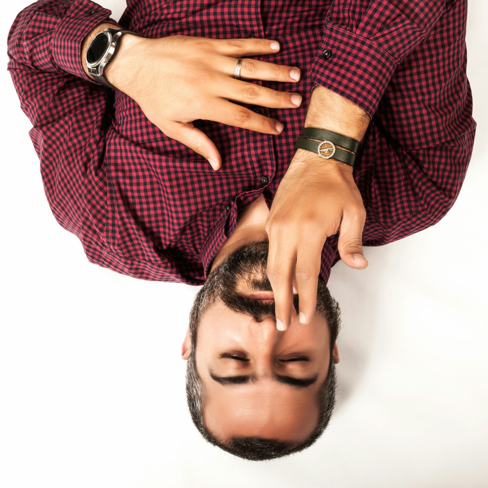 Persona con camisa de cuadros, imagen del capítulo 15 de Sexorum